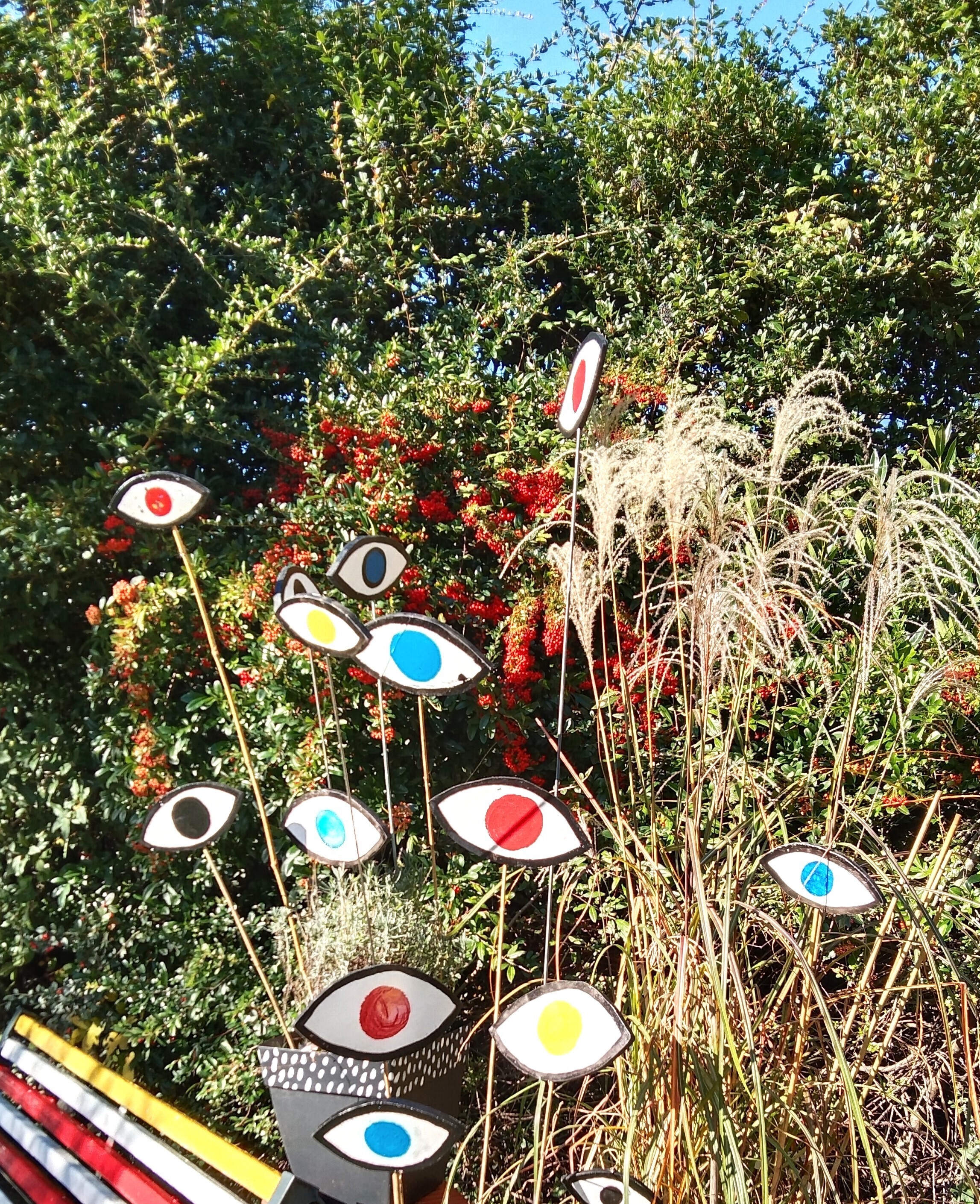 De l’autre côté du jardin