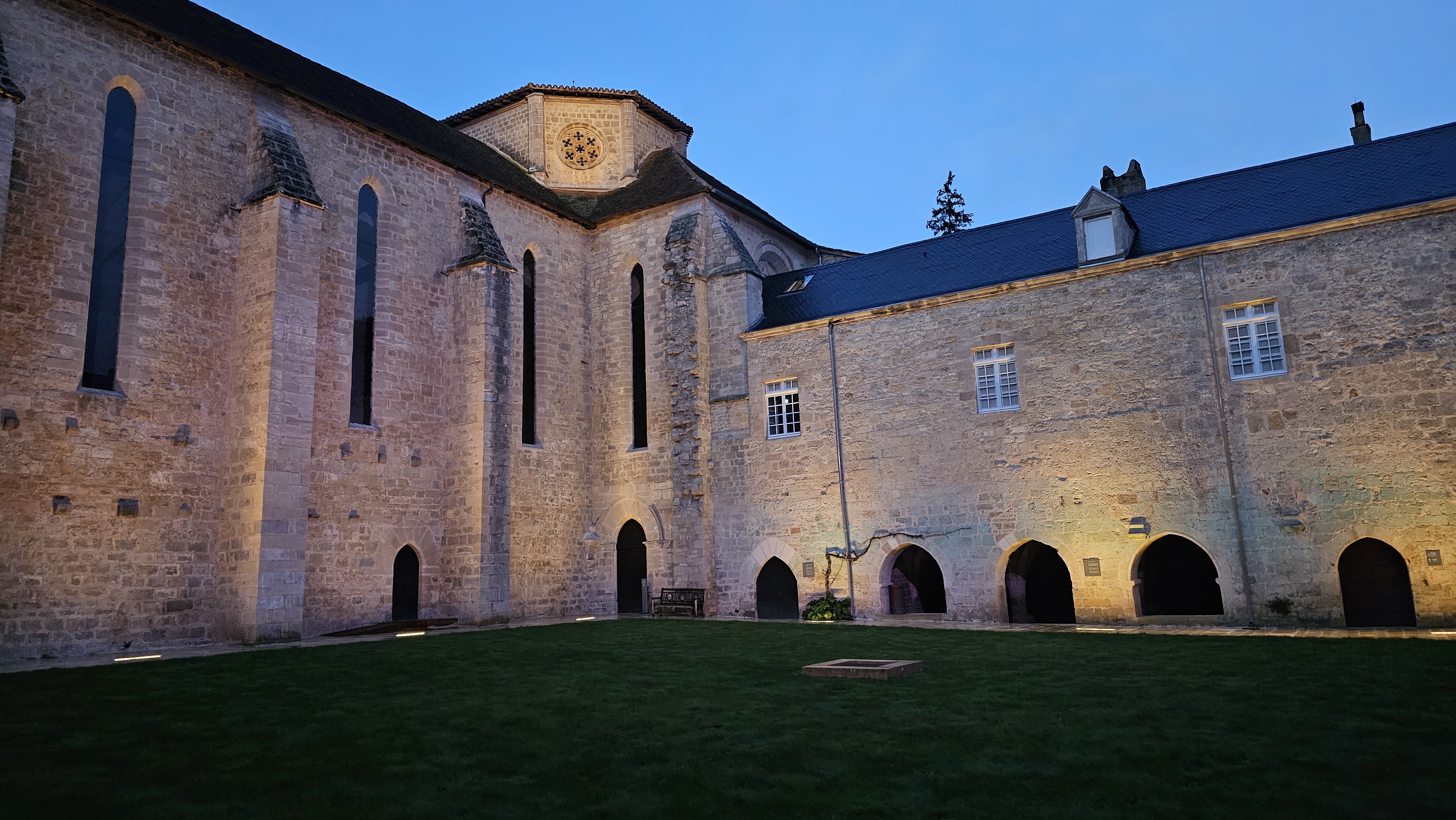"Ce que tu as vu dans ta nuit" : visite insolite de l'abbaye de Beaulieu