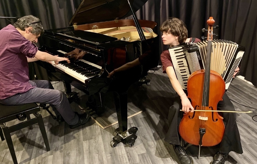 Récital dé-Piano-té (spectacle pianistique + théâtre, vidéo et danse)