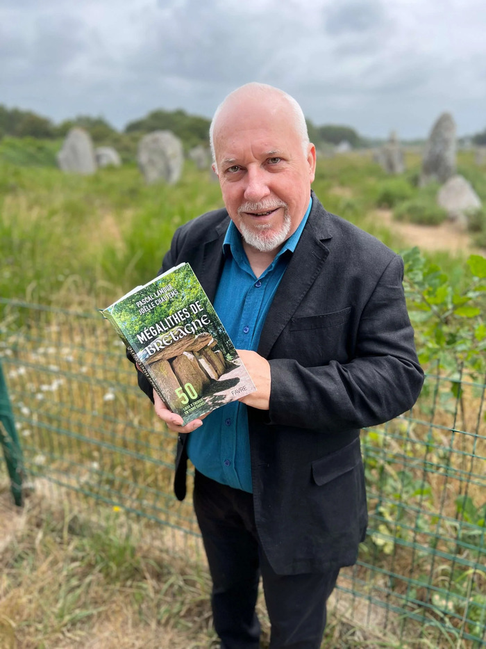 Pascal Lamour vous présentera ses livres "Mégalithes de Bretagne", "Les symboles celtes" et le petit dernier "L’alchimie des plantes"