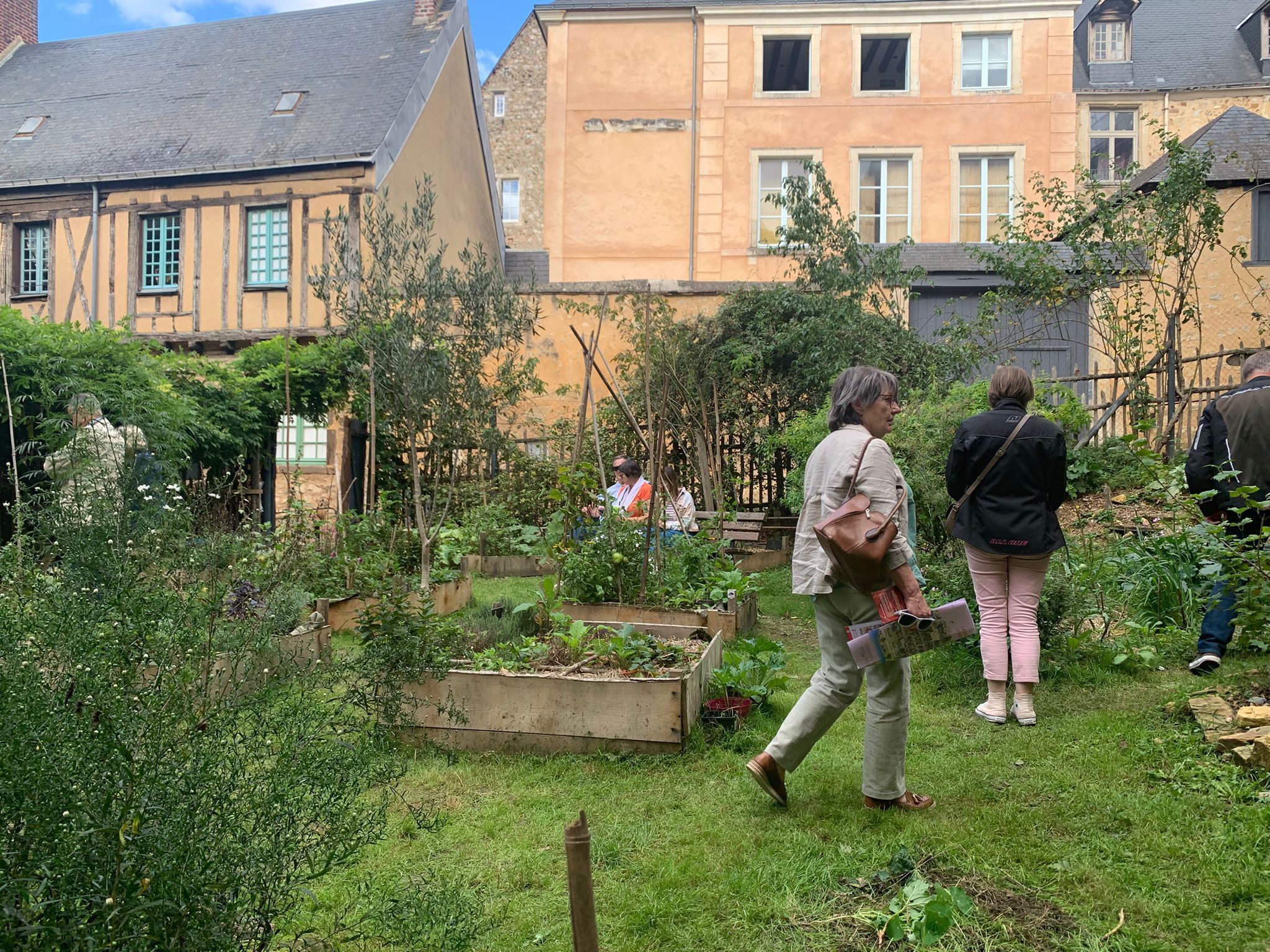 Visite du Potagenêt, jardin partagé, association Entre Cours & Jardins