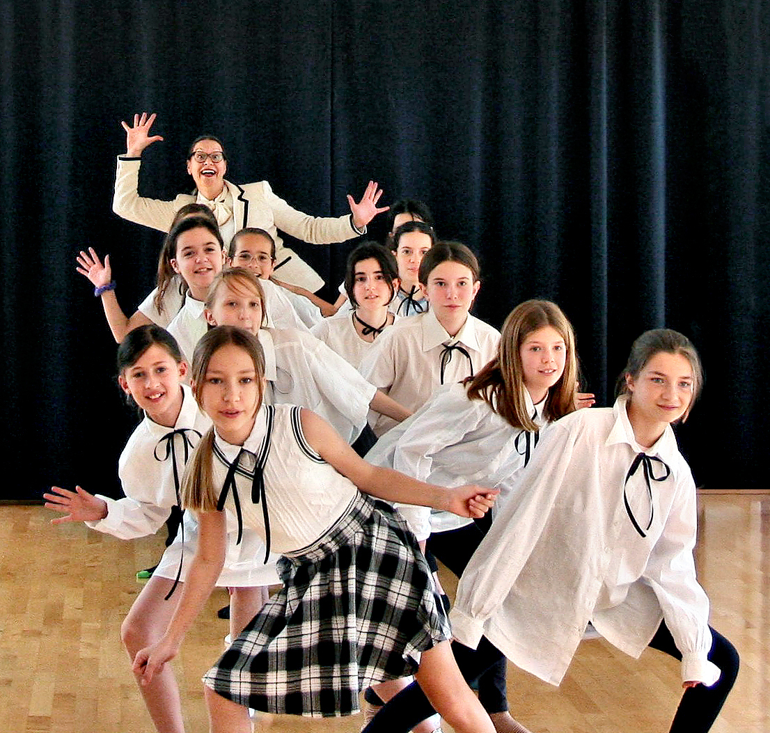 COMEDIE MUSICALE - STAGE ETE 2026 - Université du Potager du Dauphin 06 62 57 85 29