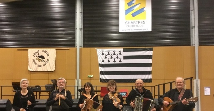 Fest-noz organisé pour l'ouverture  des diverses festivités des 50 ans du Cercle Celtique EN ARBEN.