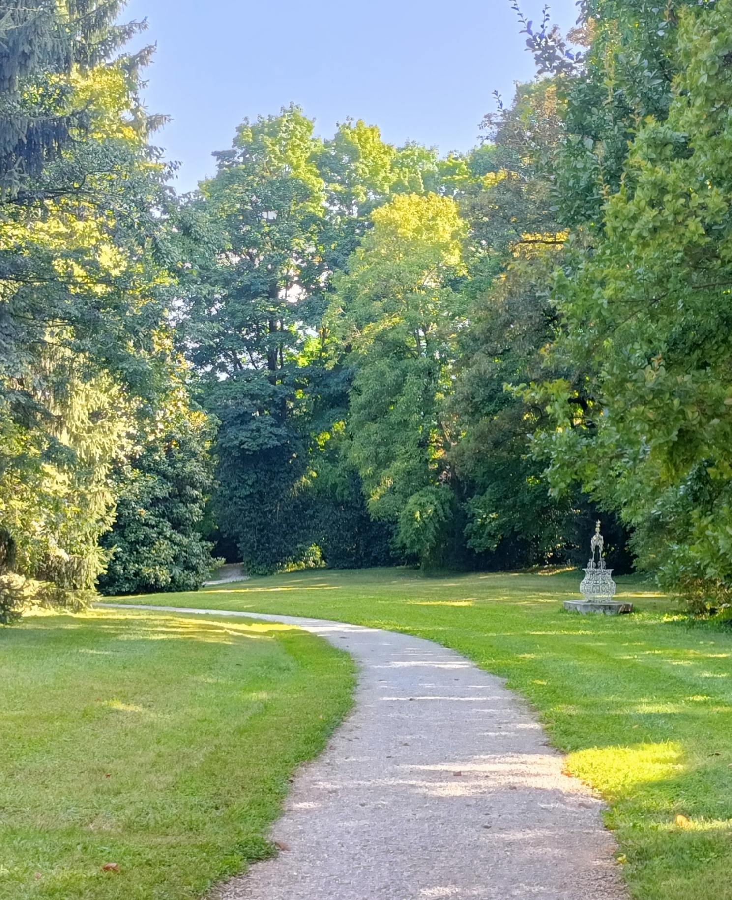 Visite du parc du XIXe siècle de la Villa Corinna, vues et panoramas surprenants.
