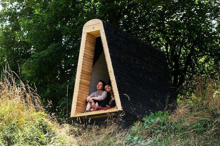 Une cabane au bord de l'eau