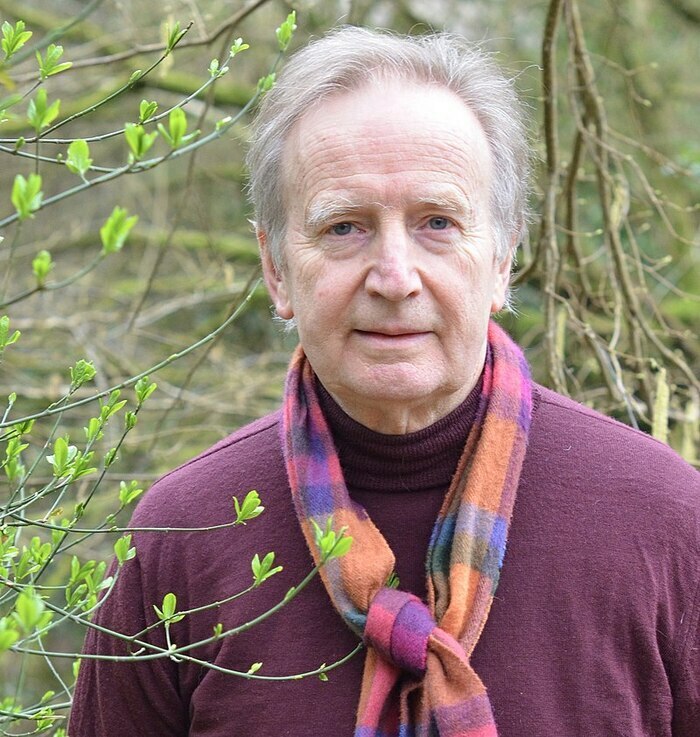 Rencontre avec Jean Lavoué pour son dernier opus poétique et son catalogue d'éditeur des auteurs du Morbihan