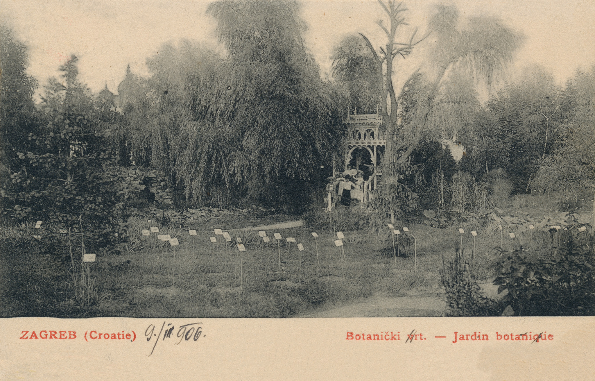 Un voyage dans le temps : comparaison de photos d'il y a 100 ans avec le jardin d'aujourd'hui