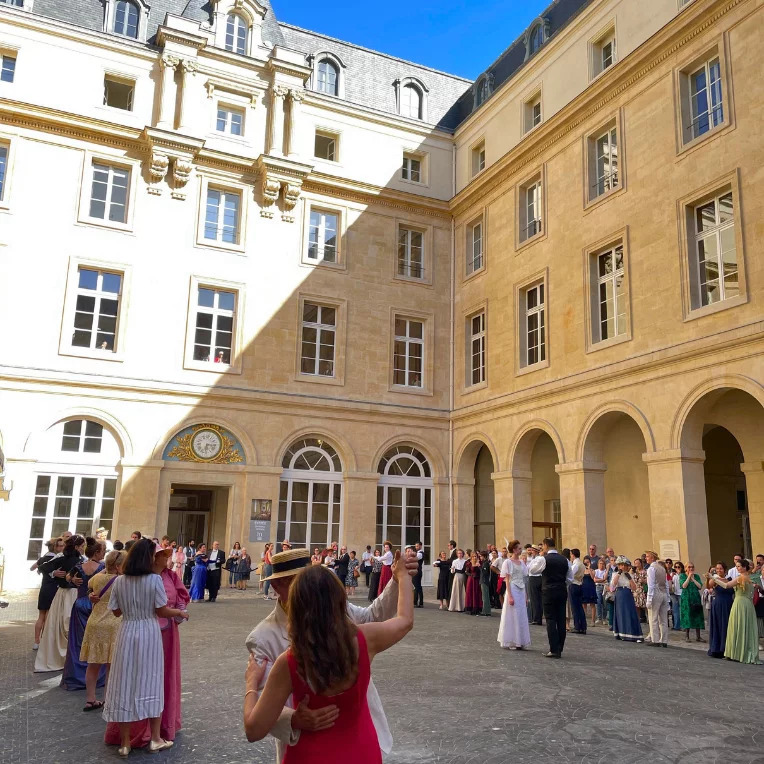 Bal d'époque : Libération de Paris