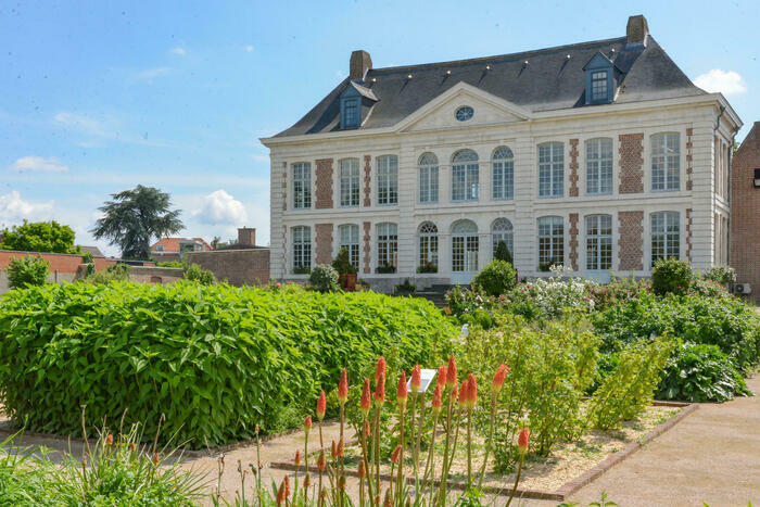 Visite guidée de la Villa Gabrielle et de ses jardins de style monastique