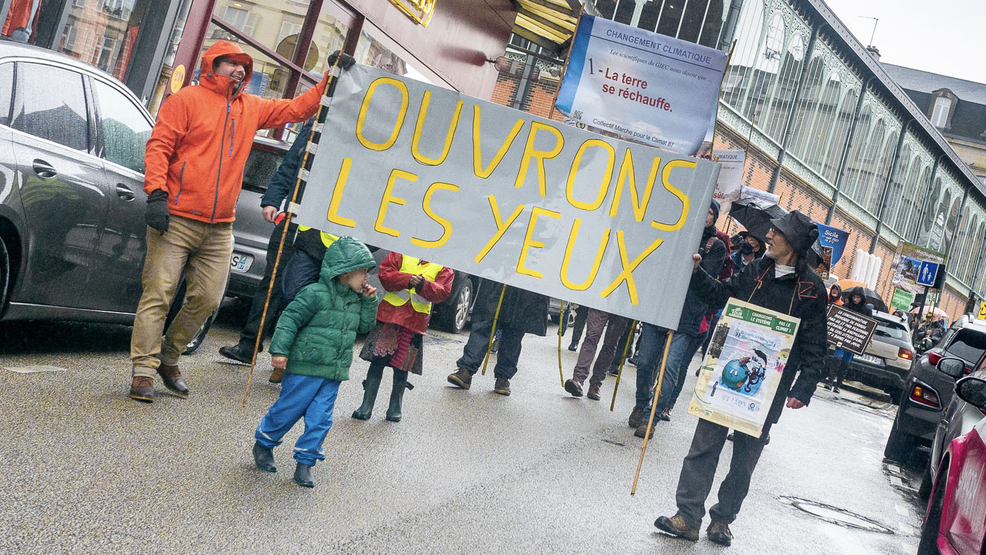Exposition Un pas vers un Droit mondial pour la protection du climat.