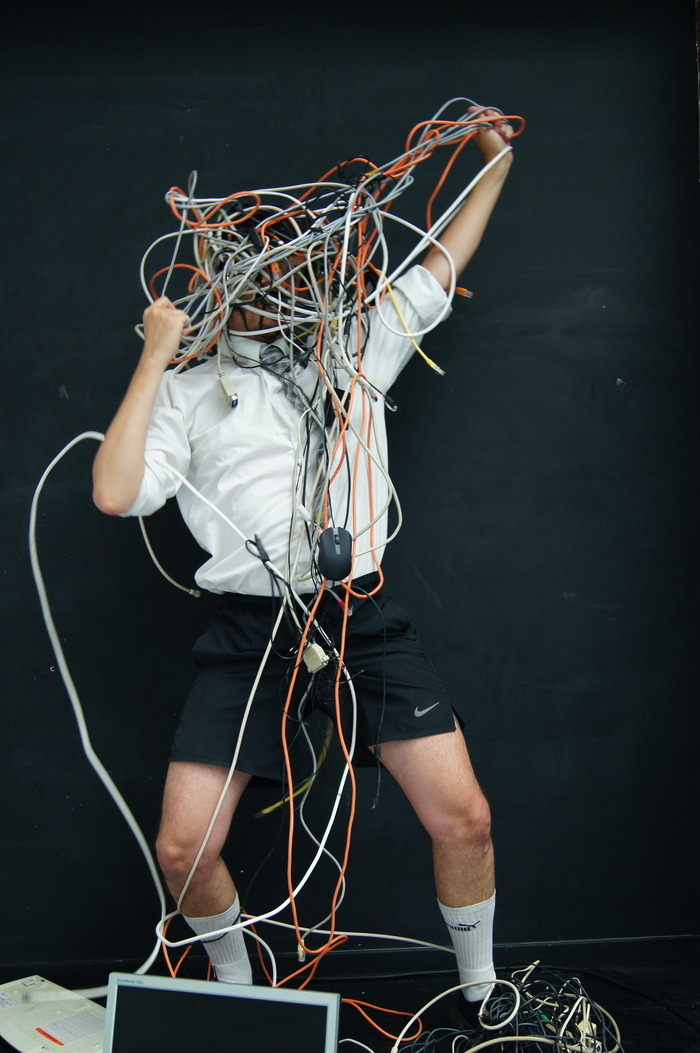 Fabrik : Métamorphoses d'un travailleur connecté - Cie La Malagua (Sortie de résidence)