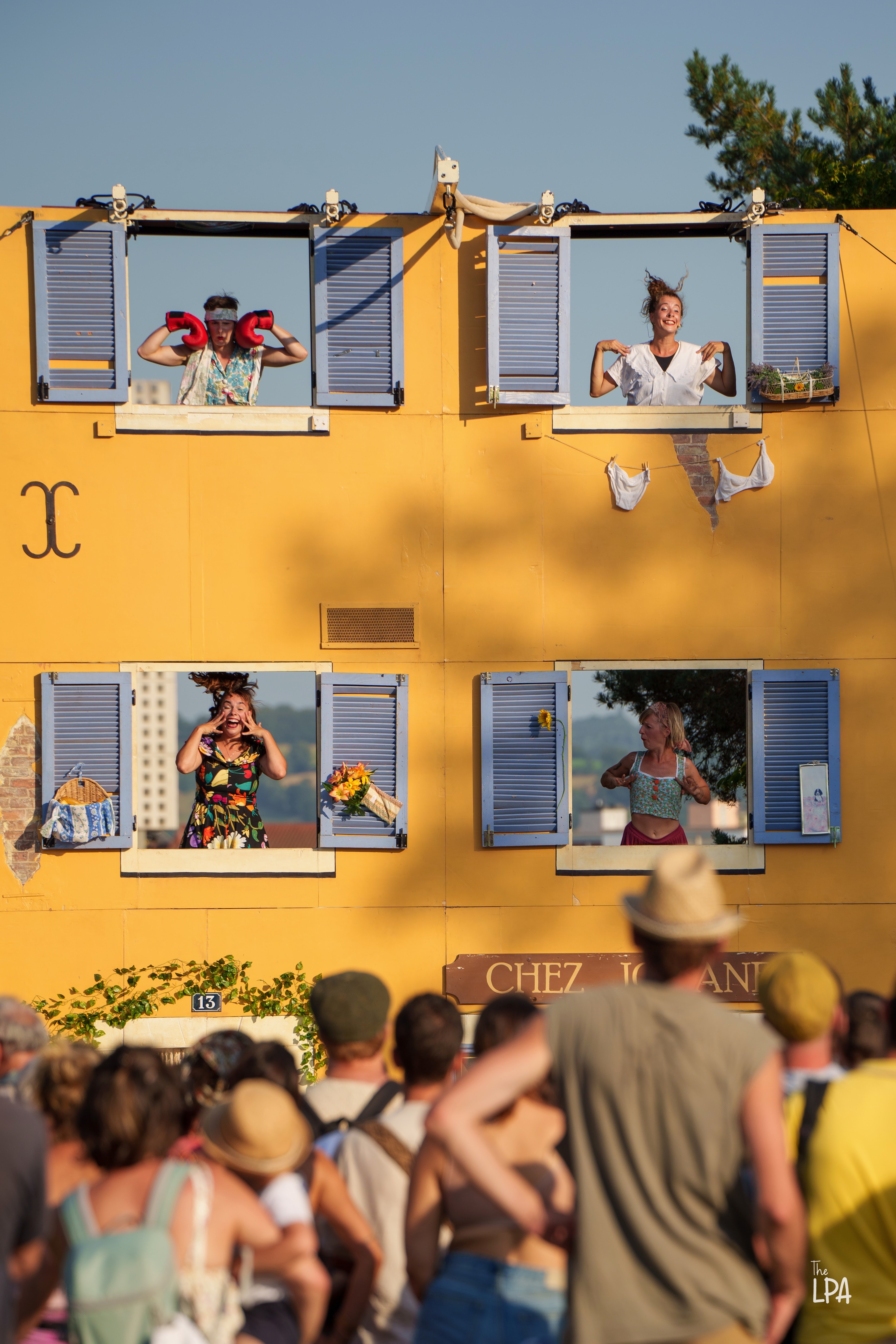 VILLAGE DES FADAS DU MONDE. JOSIANES OU L’ART DE LA RÉSISTANCE