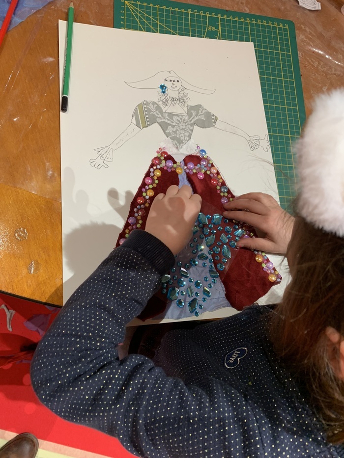 Colle ton costume ! – Atelier 6/12 ans