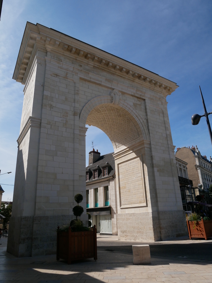 Tour de place : Place de la Résistance