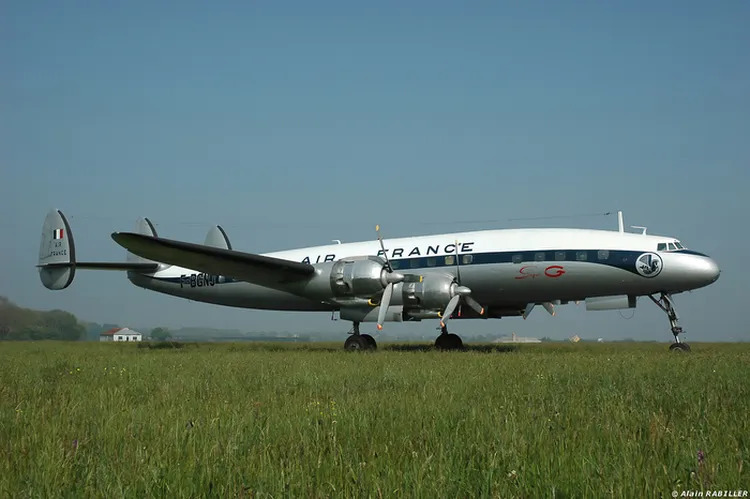 Avion Lockheed L1049 G Super Constellation F-BGNJ de 1953