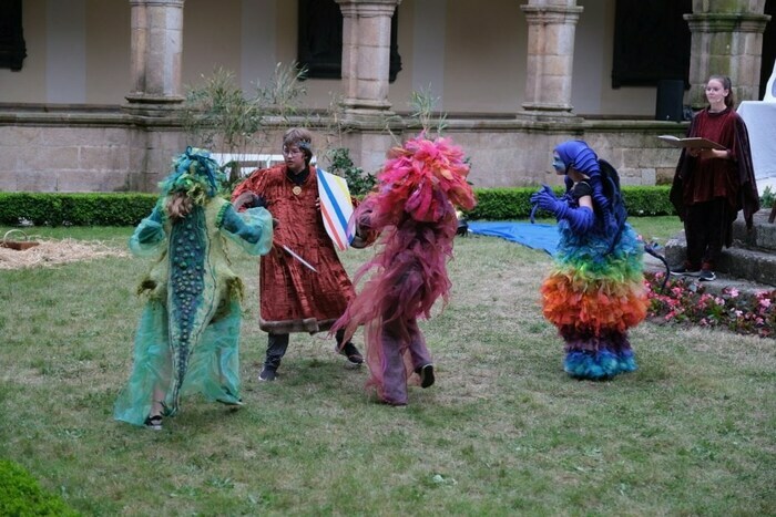 Spectacle en breton par les élèves et professeurs du parcours Langue et culture bretonnes et les classes d’instruments traditionnels bretons du collège-lycée Ste-Anne-Saint-Louis de Ste-Anne-d’Auray.