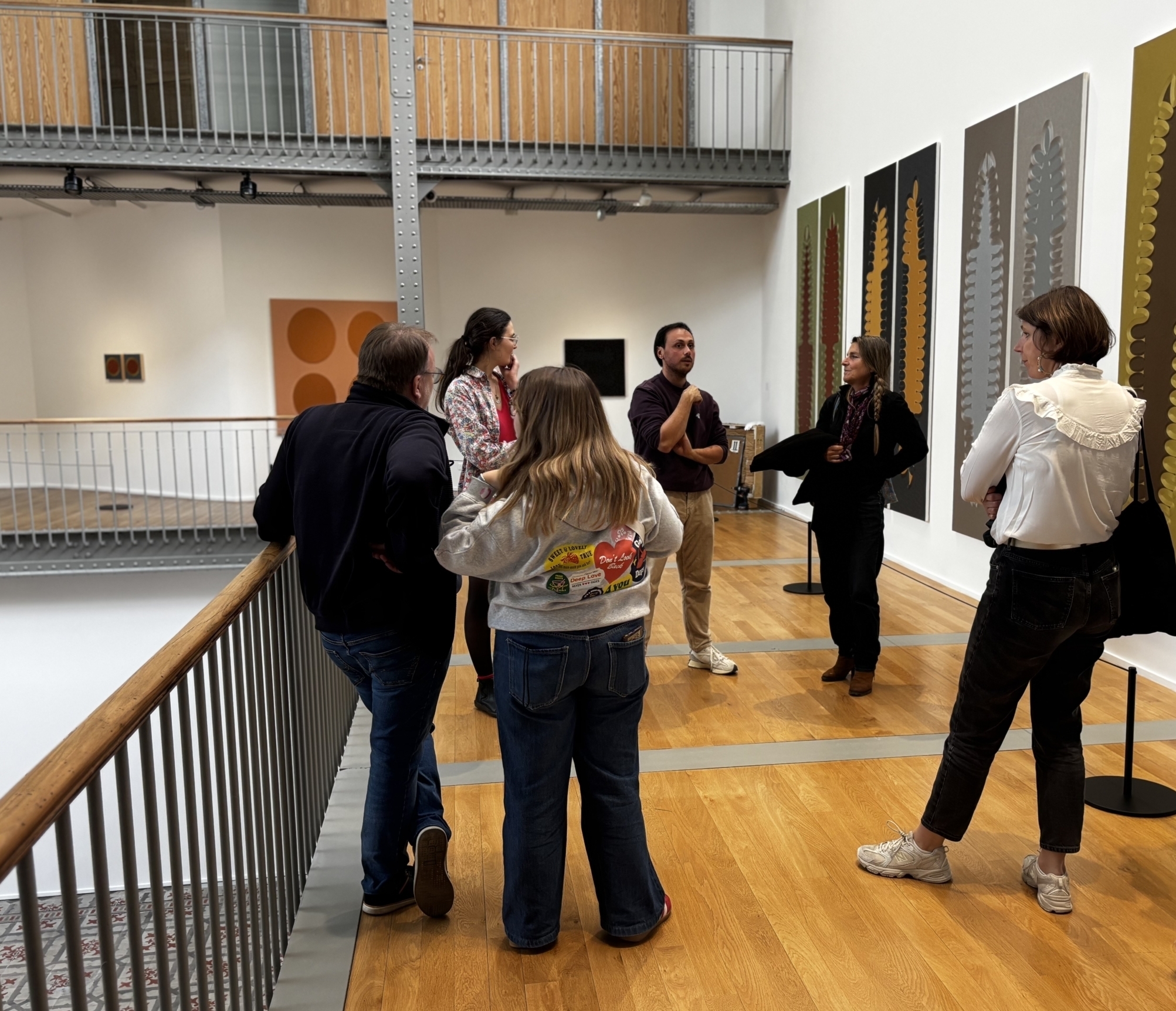 Visite de l'exposition "Sans contrefaçon — Anatomie d'un vêtement" en Langue des Signes Française