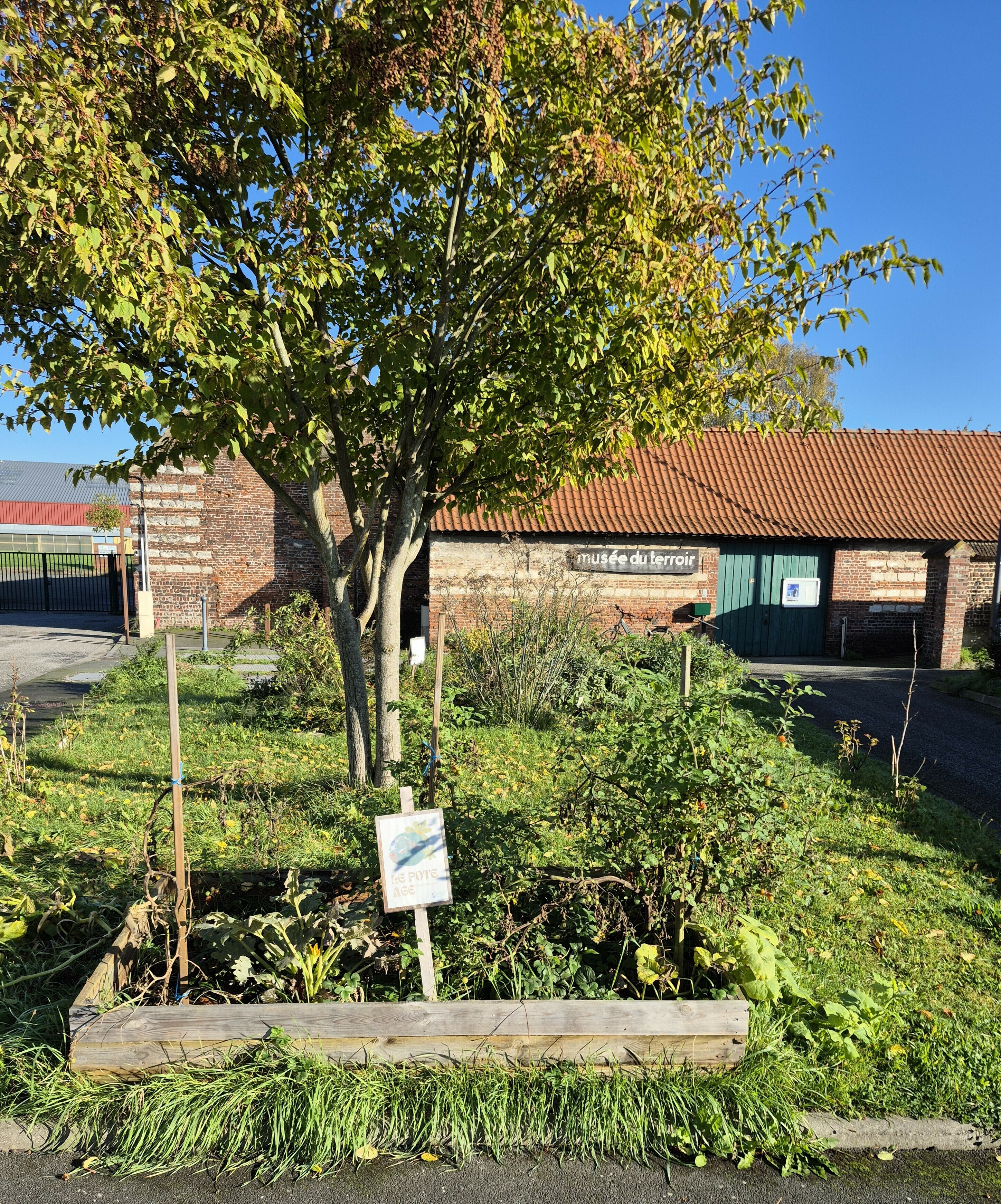 Balade à pied autour des jardins du Musée du Terroir