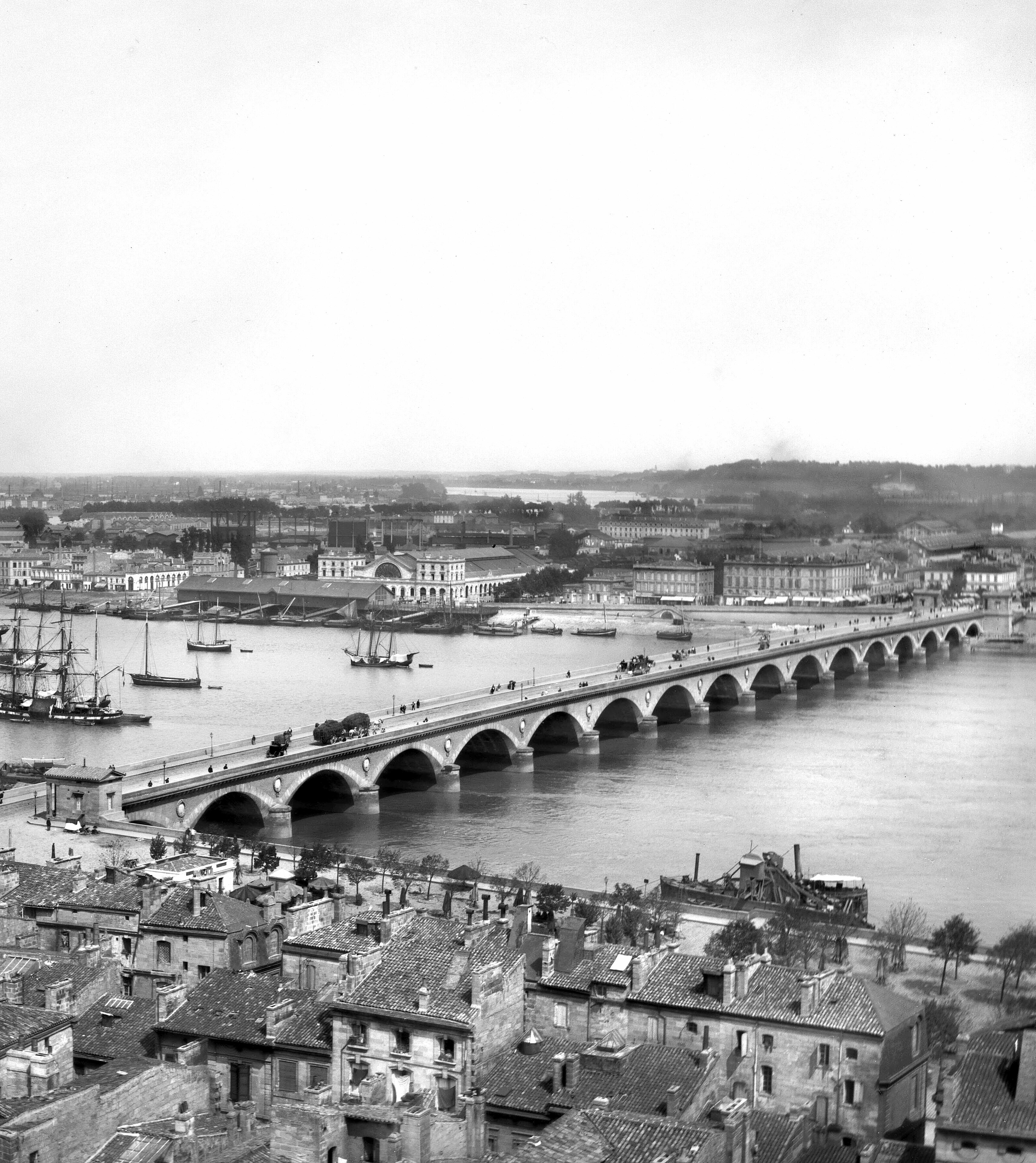 Explorez le temps avec les Archives de Bordeaux Métropole !