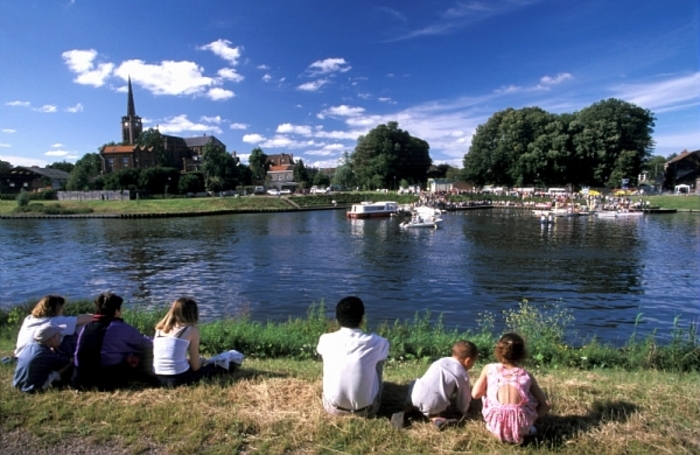 Naturalistic walk: "La Deûle adorned with green"
