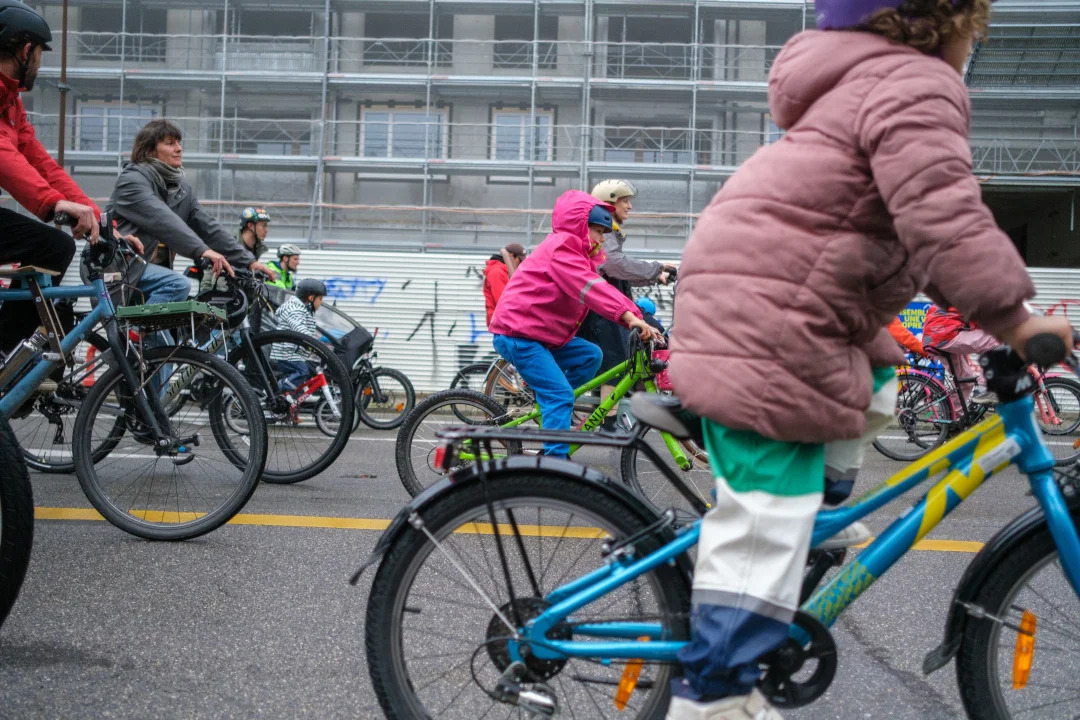 Visite à vélo de la Biennale (re)connecting.earth 2026 - Art, écologie et mobilité douce
