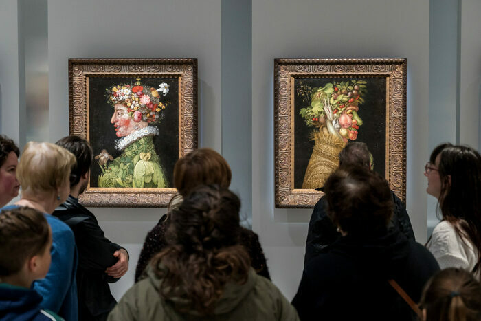 Guided tour of the Gallery of Time