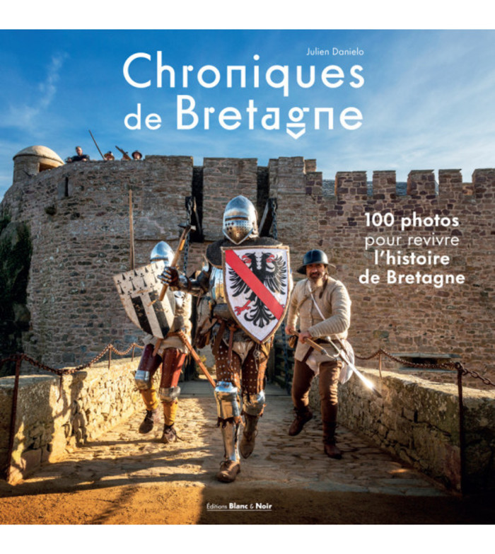 à la Librairie disques LENN HA DILENN pour le livre CHRONIQUES DE BRETAGNE - 100 photos pour revivre l'Histoire de Bretagne paru aux Editions Blanc et Noir