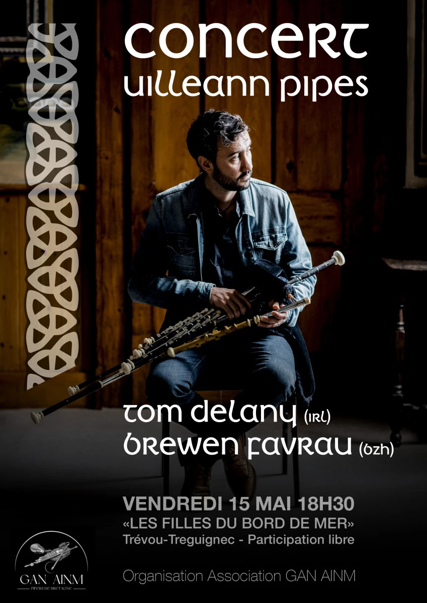 Toniol Gan Ainm stage uilleannpipes