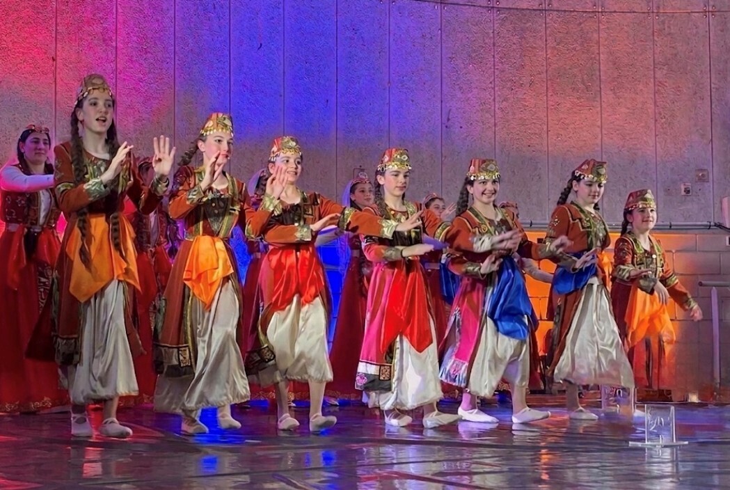 L’Académie Navasart célèbre la danse arménienne