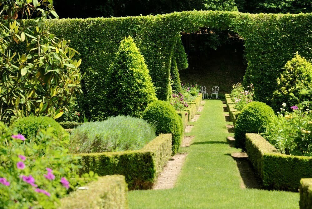 Visites des jardins galants du château de Hac