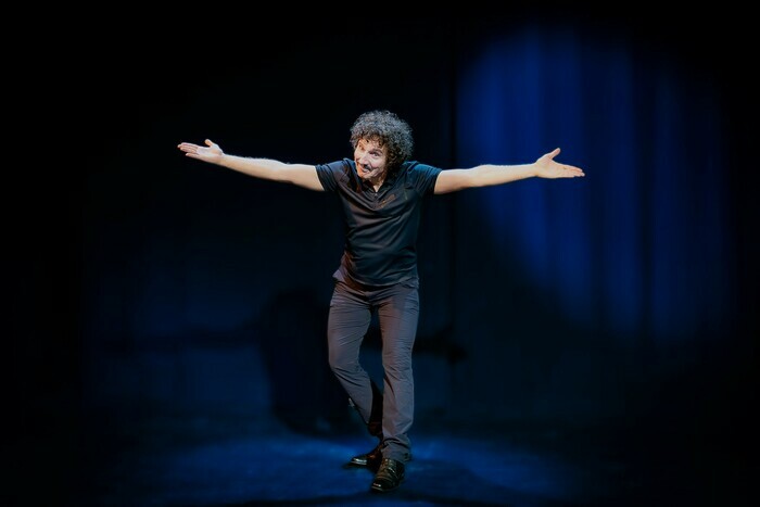 Fils unique d'une famille nombreuse par Wizzz Compagnie