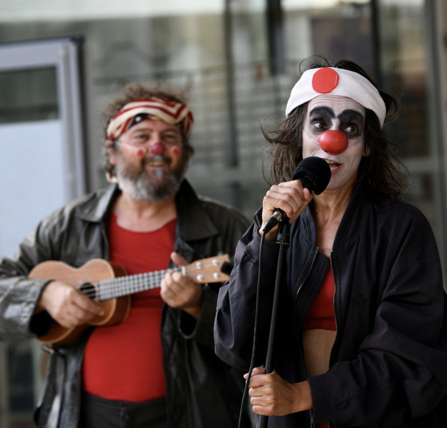 L'archéologie au service des mystères : une visite clownesque