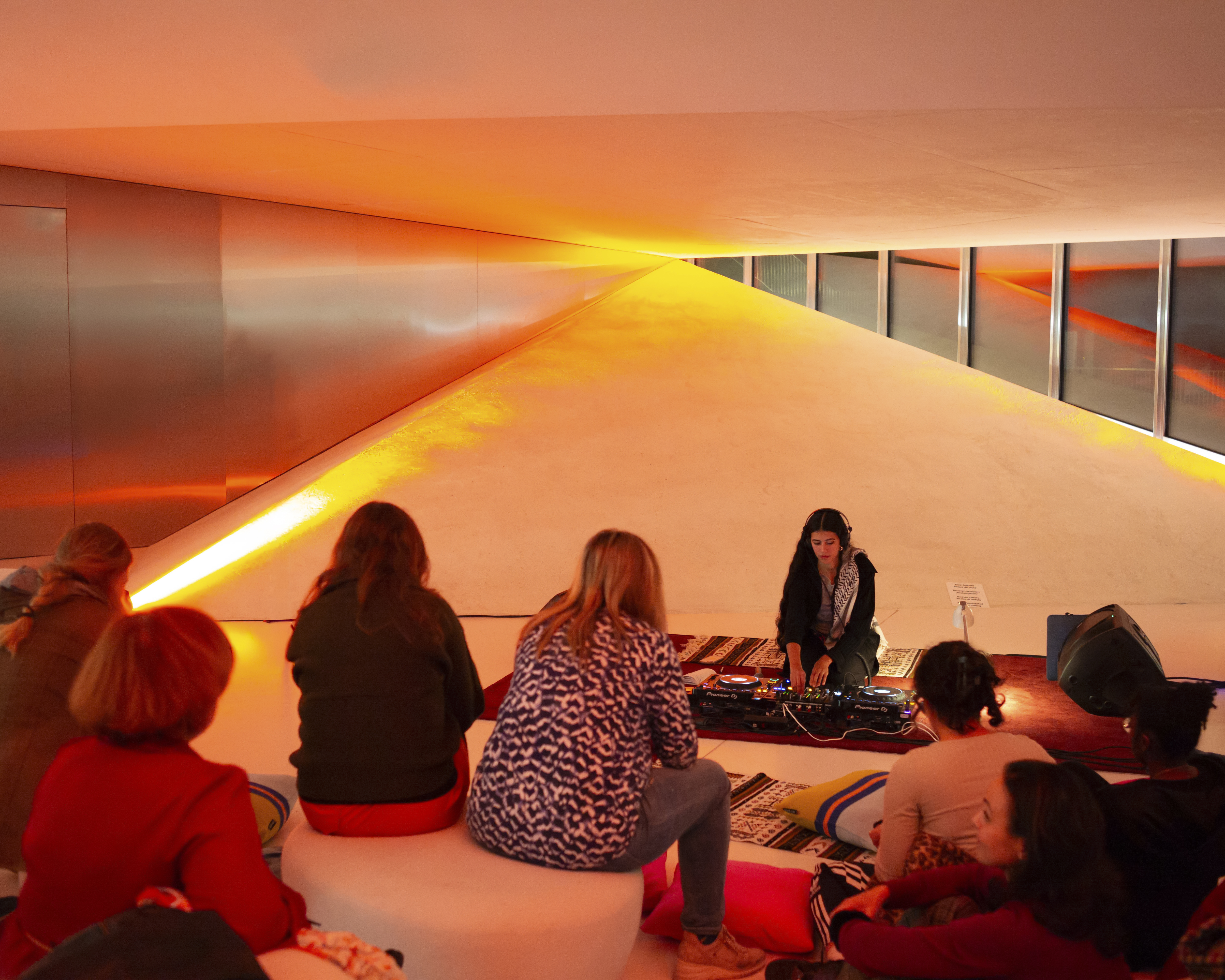 Performance "Meddahates - Echoes & Traces" de Leila Moon