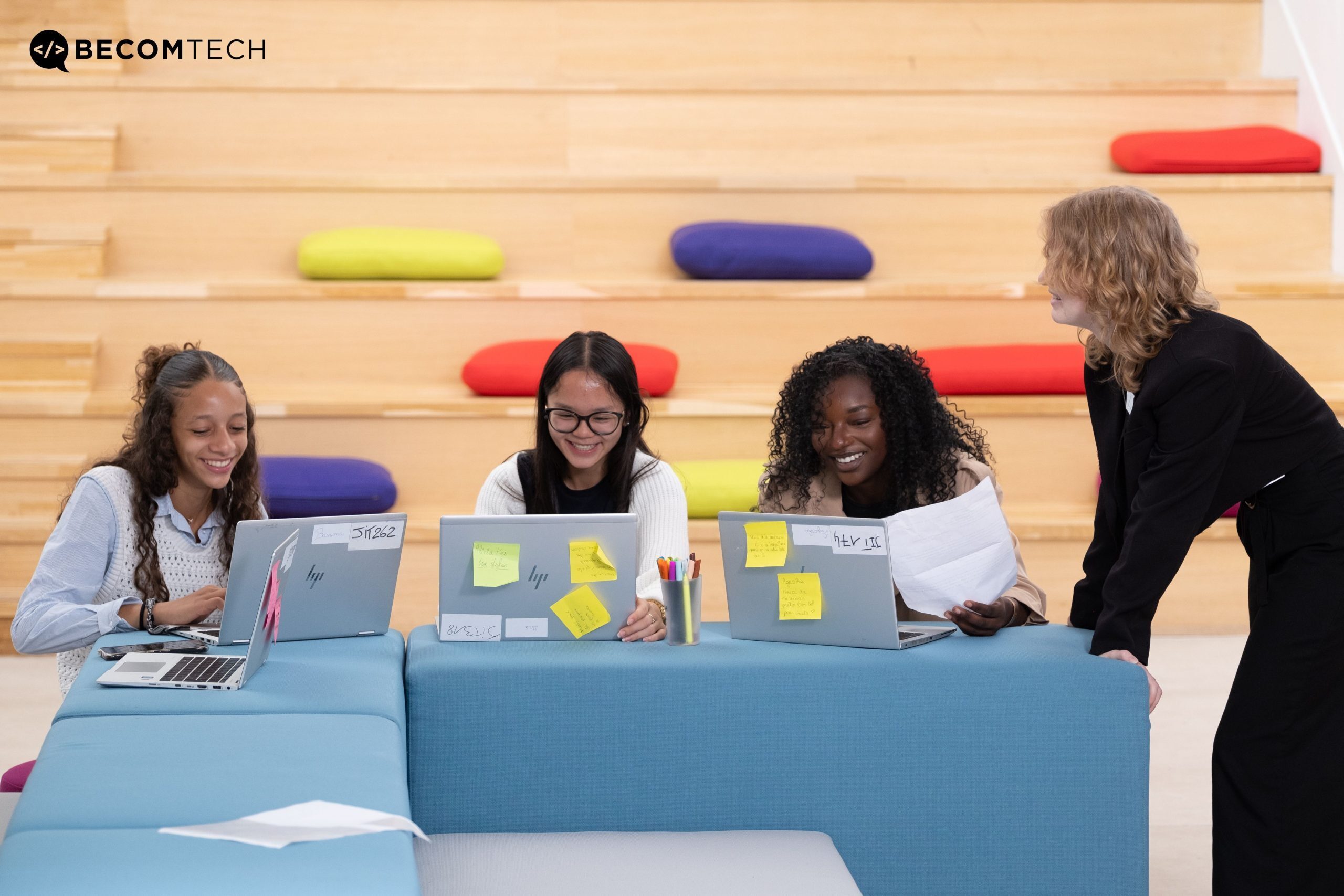 Jump in tech ! Stage d'initiation au numérique 100 % féminin et gratuit pour les ados