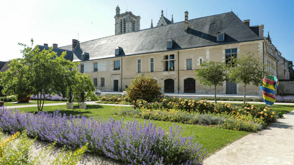 Découvrez les secrets du jardin du musée d'art moderne de Troyes, par le chant !