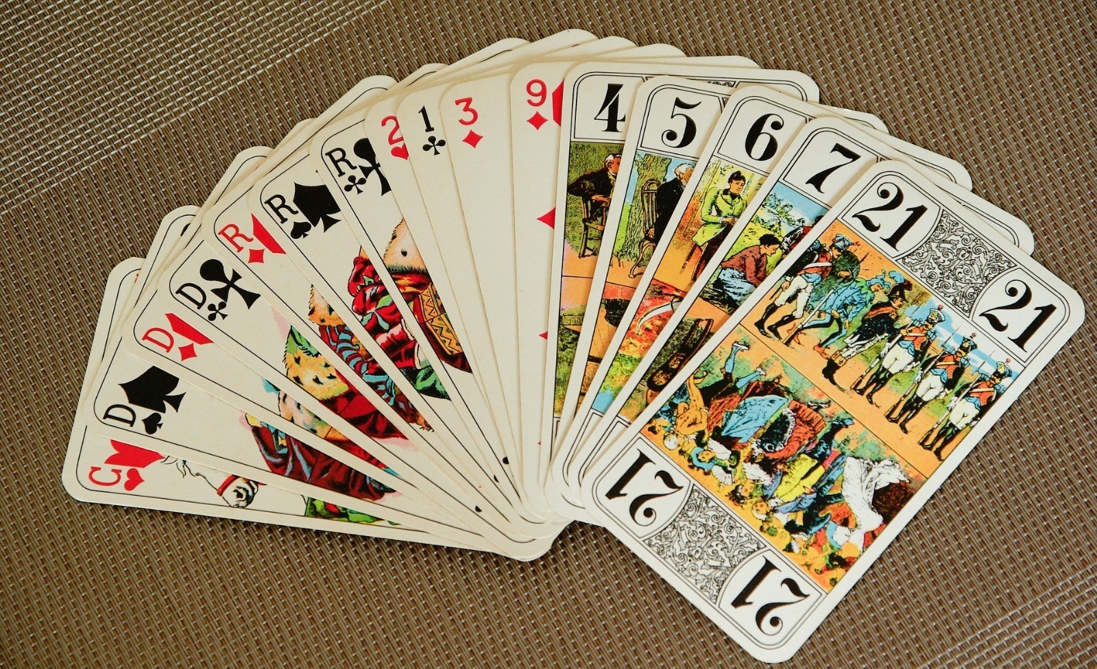 Venez jouer au Tarot !
