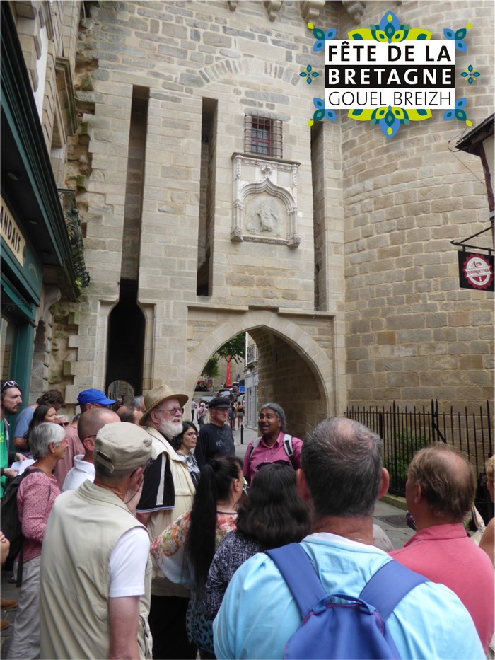 Dans le cadre de la Fête de la Bretagne - Gouel Breizh, les élèves des cours de breton. du Ti ar Vro Gwened, proposent une visite guidée de Vannes en breton