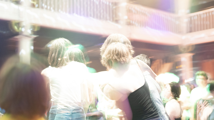 F.O.R.E.V.E.R. - un bal par Ambra Senatore