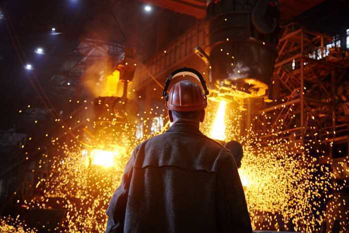 Forger le monde : des fours anciens à la métallurgie durable