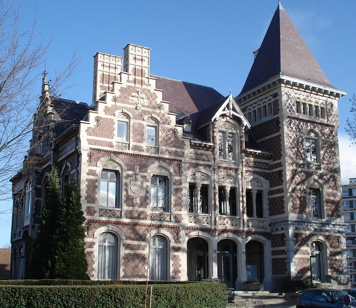 Châteaux et avenues autour de l'Hôtel de Ville