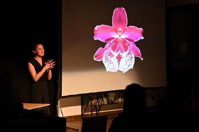 De la sexualité des orchidées – Conférence spectacle de Sofia Teillet / L'amicale
