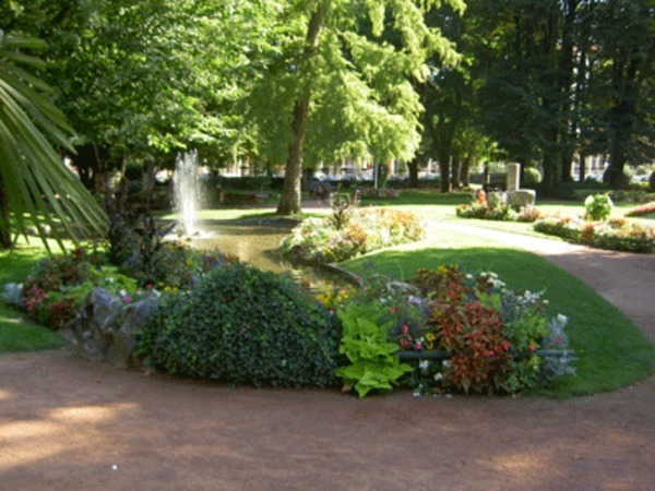 Visite guidée du Jardin du 8 mai 1945 de Vienne