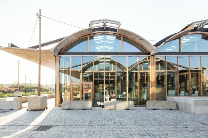 St So, du Bazaar à la gare