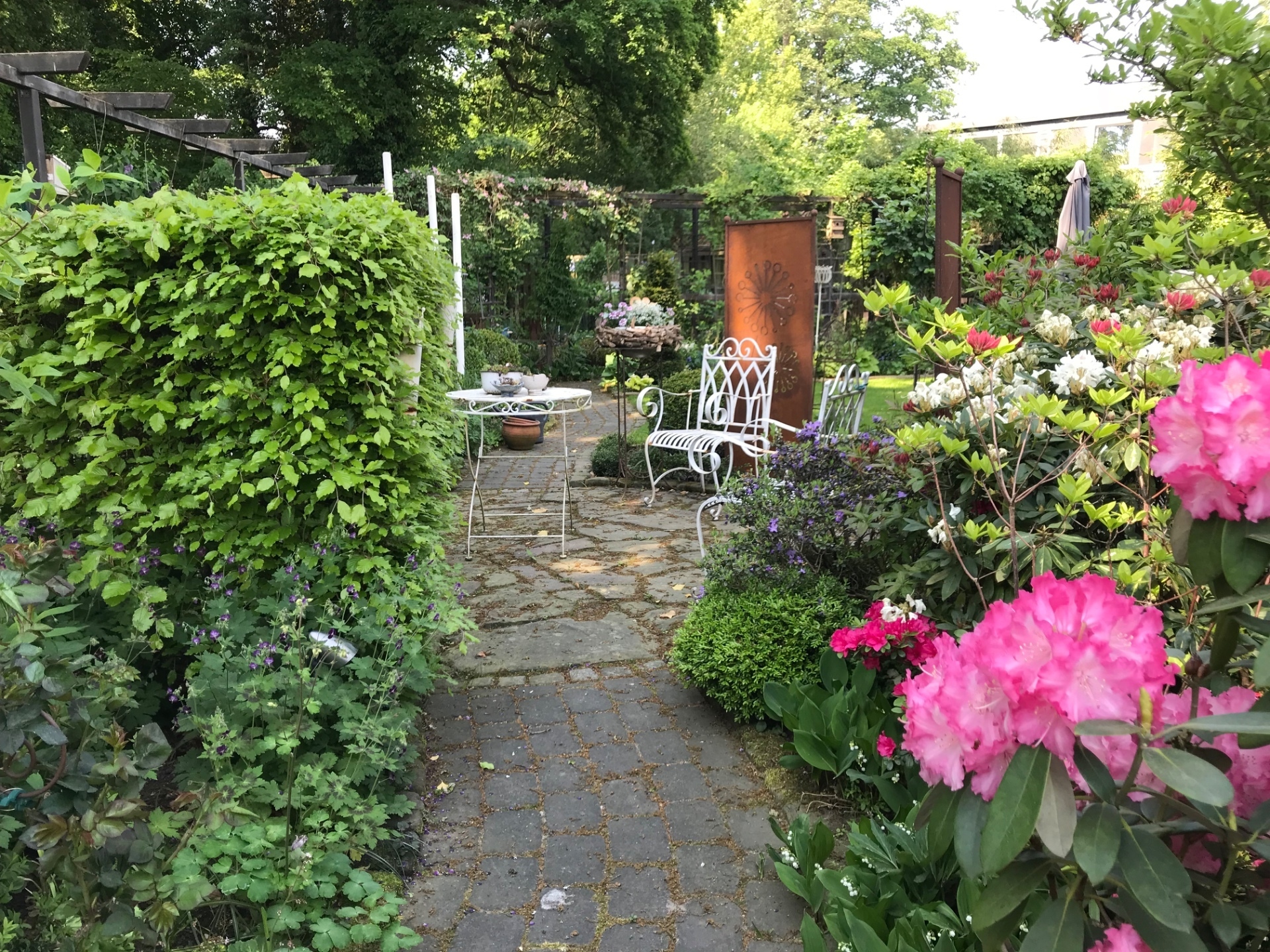 Porte ouverte dans le jardin de Sickau