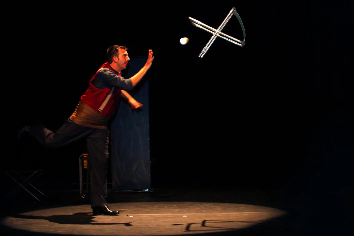 VILLAGE DES FADAS DU MONDE. SPECTACLE « TUILES » - COMPAGNIE ATOLL K.