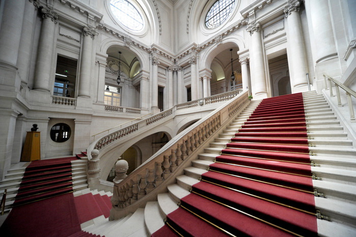 100% accessible guided tour of the city hall