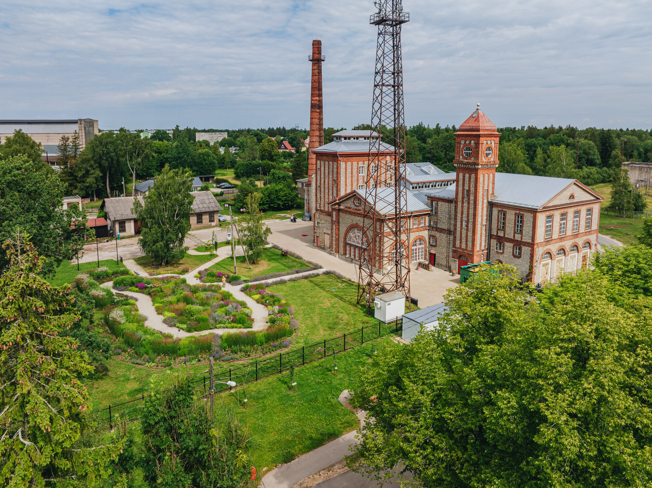 Visitez le magnifique jardin de la centrale électrique historique d'Ellamaa