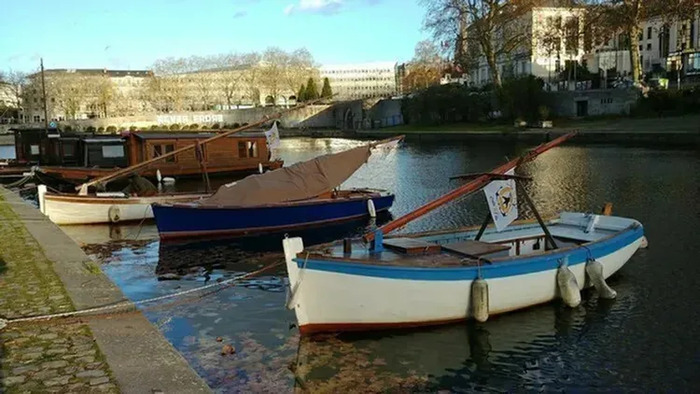 Bassin ceineray, au niveau du 7 Quai de Versailles