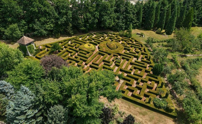 Jardin d'artiste dans son écrin végétal