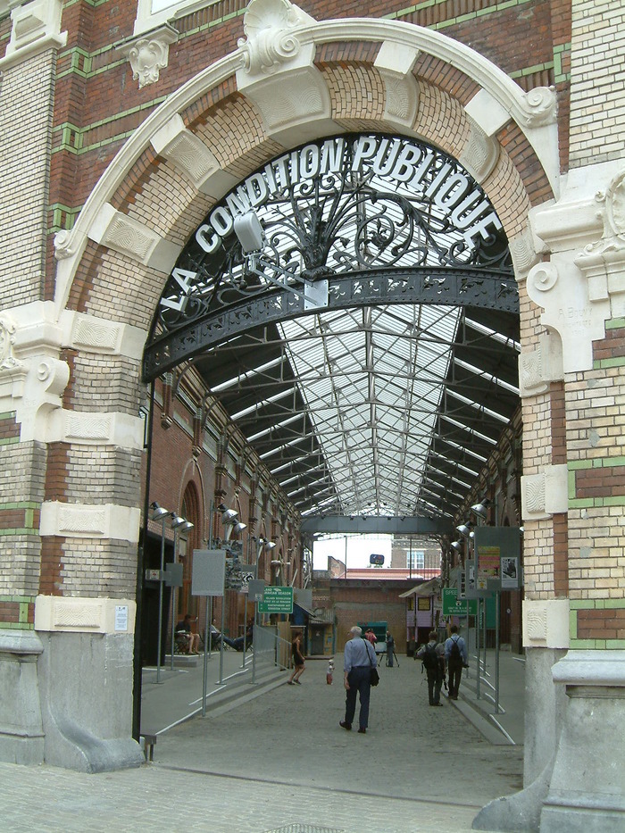 Guided tours and various activities at the Public Condition
